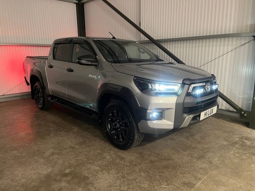 2021 (71) Toyota Hilux Invincible X 2.8 6 Speed Manual 4x4 - LAZER LIGHTS